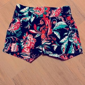 NY&CO pull on shorts XS